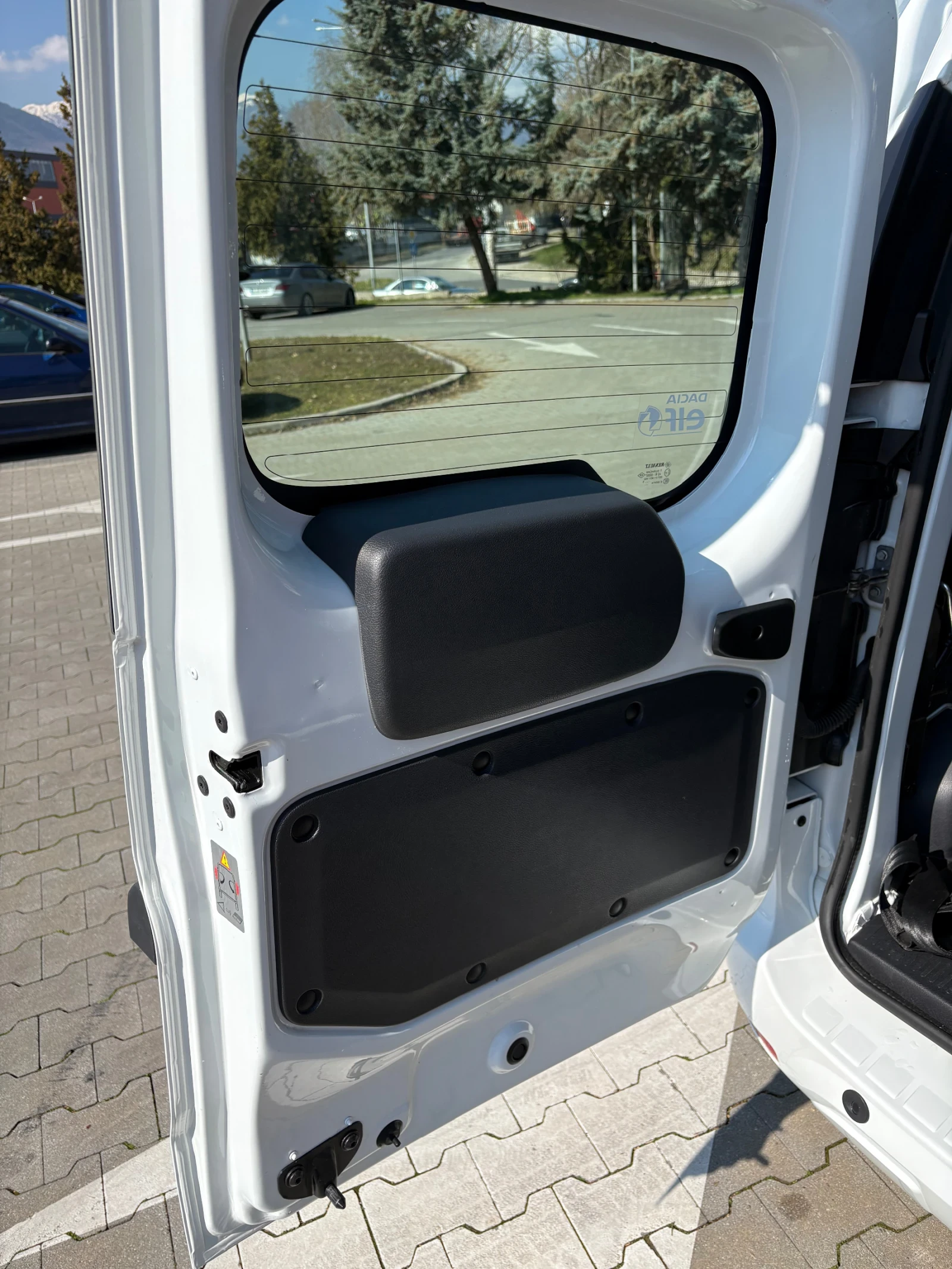 Dacia Dokker 1.5 DCI 90кс в перфектно състояние  - изображение 9