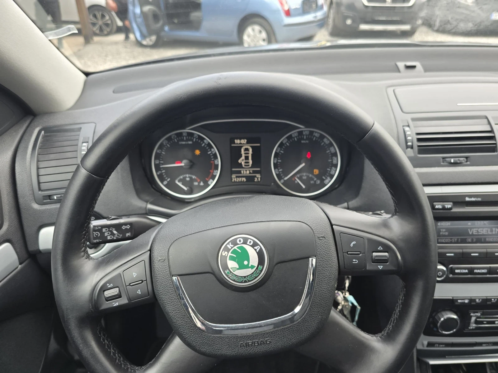 Skoda Octavia 1.6TDI XENON , снимка 10 - Автомобили и джипове - 54161204