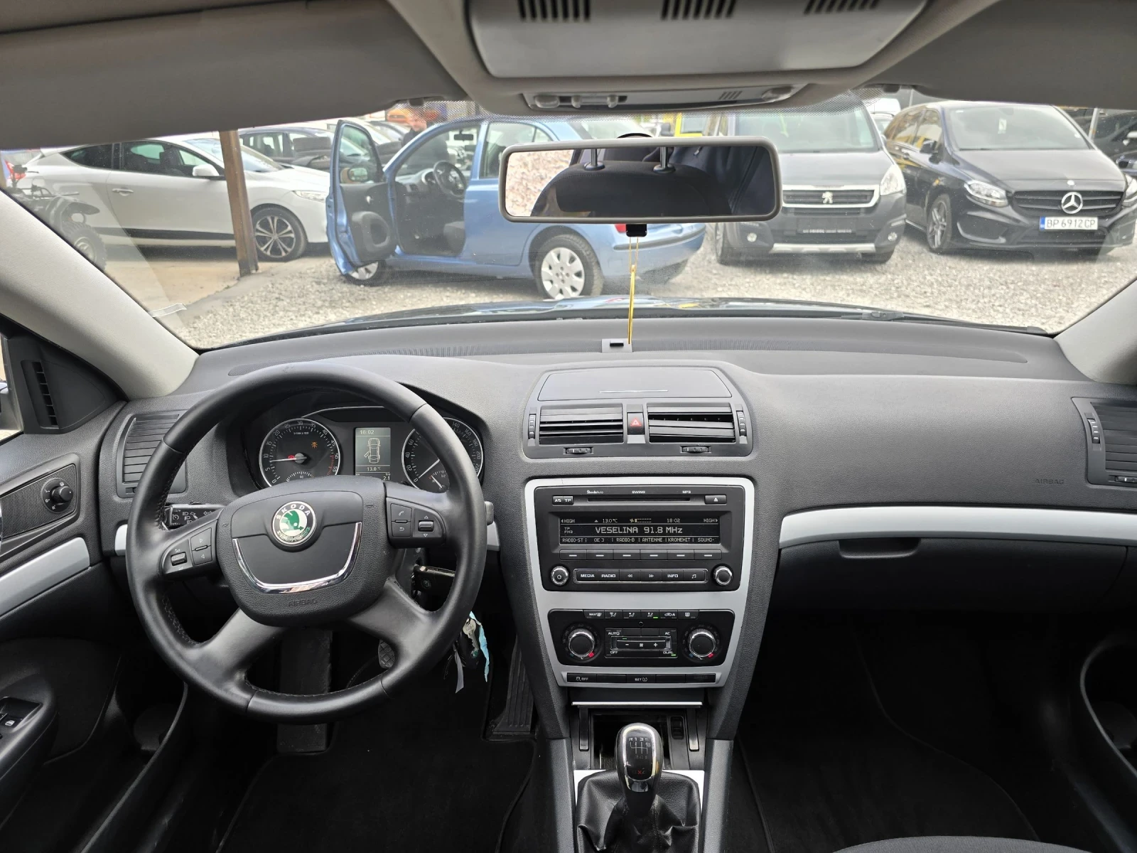 Skoda Octavia 1.6TDI XENON , снимка 9 - Автомобили и джипове - 54161204
