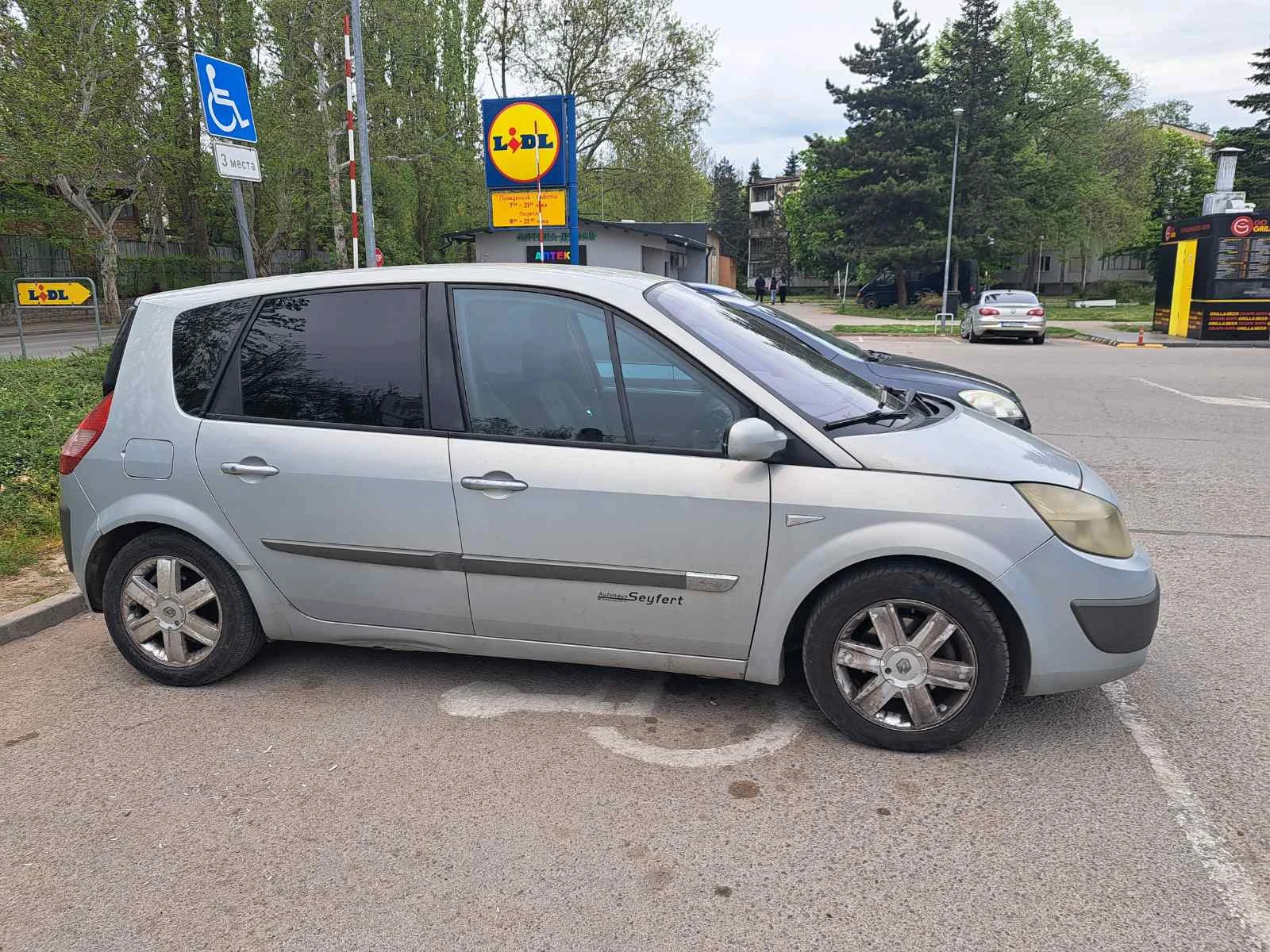 Renault Scenic 1, 6, снимка 4 - Автомобили и джипове - 54360525