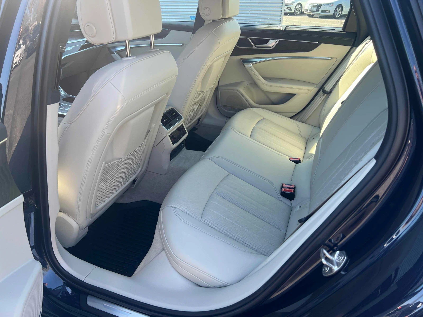 Audi A6 CARFAX * АВТОКРЕДИТ * ПРОГНОЗНА ЦЕНА ДО БГ, снимка 9 - Автомобили и джипове - 54485416