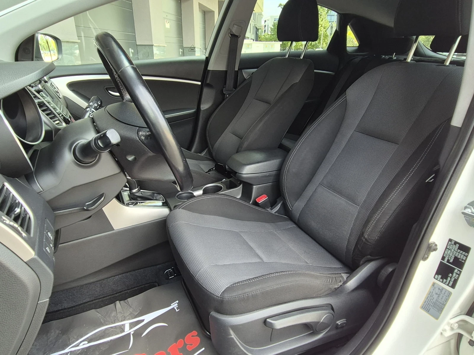 Hyundai I30 1.6 CRDI# АВТОМАТИК#, снимка 9 - Автомобили и джипове - 54618113