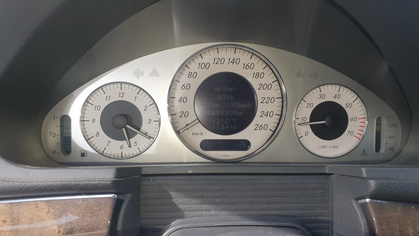 Mercedes-Benz E 320 Авангард 4x4, снимка 9 - Автомобили и джипове - 54662575