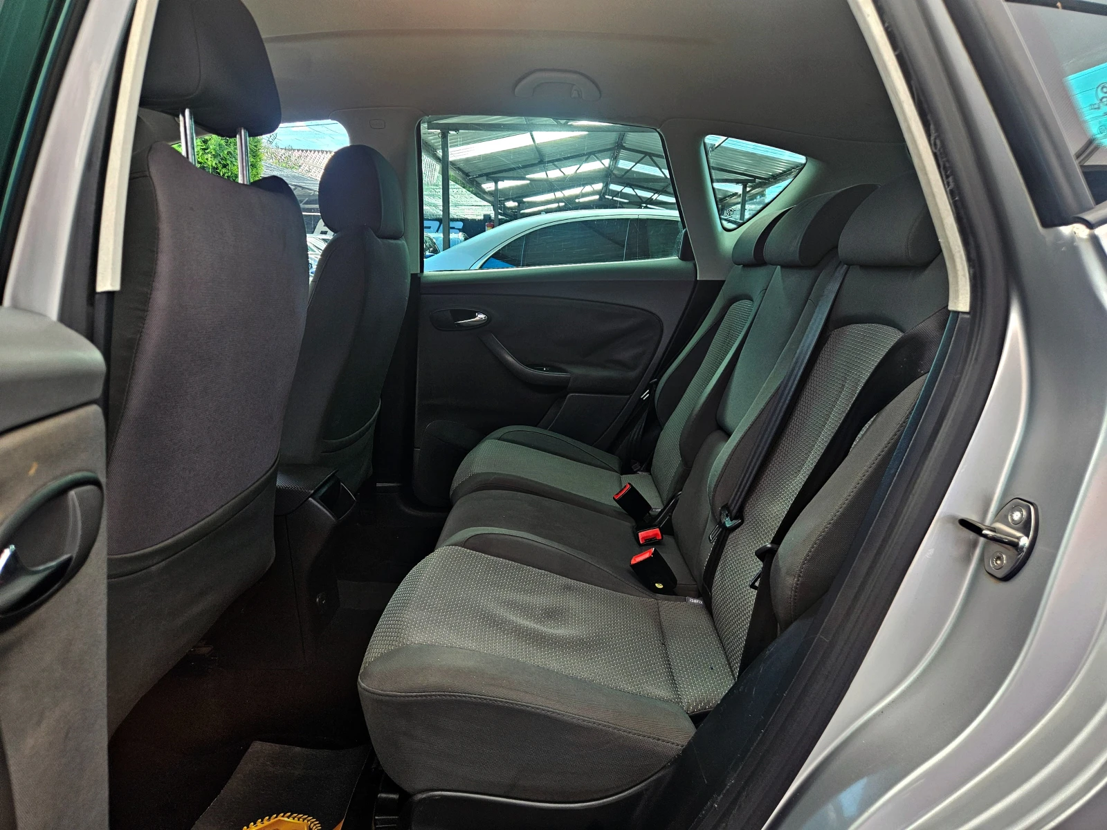 Seat Altea 2.0TDI/140KS/6 SKOROSTI, снимка 15 - Автомобили и джипове - 55100988