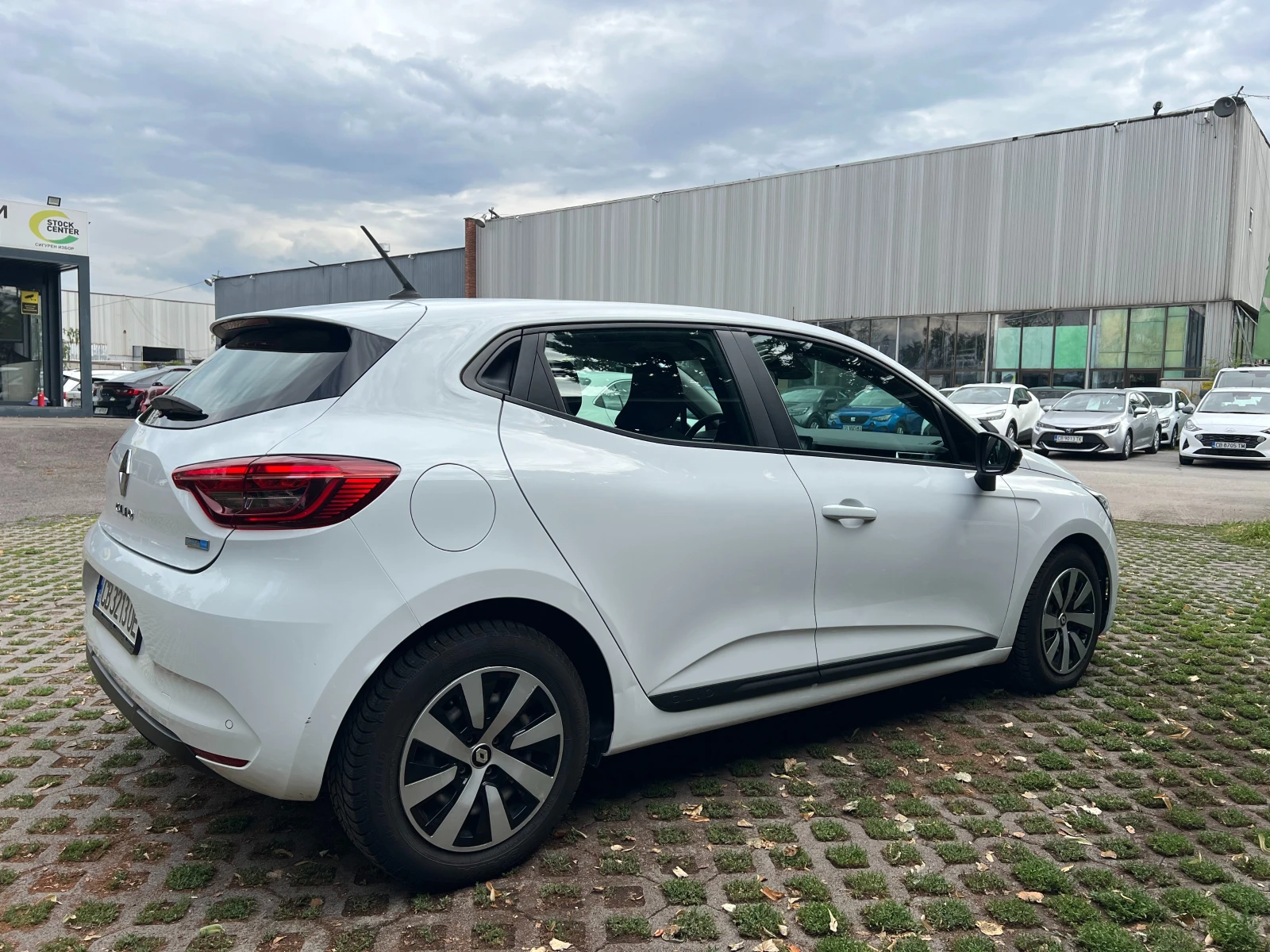 Renault Clio 1.6 E-Tech Hybrid Automatic, снимка 6 - Автомобили и джипове - 56211414