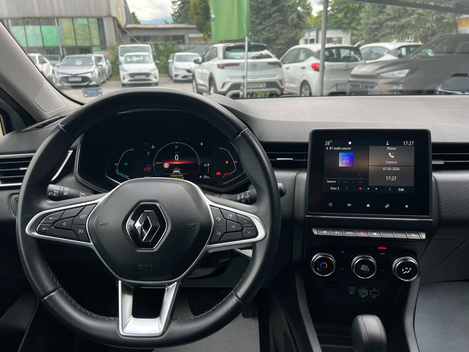 Renault Clio 1.6 E-Tech Hybrid Automatic, снимка 9 - Автомобили и джипове - 56211414