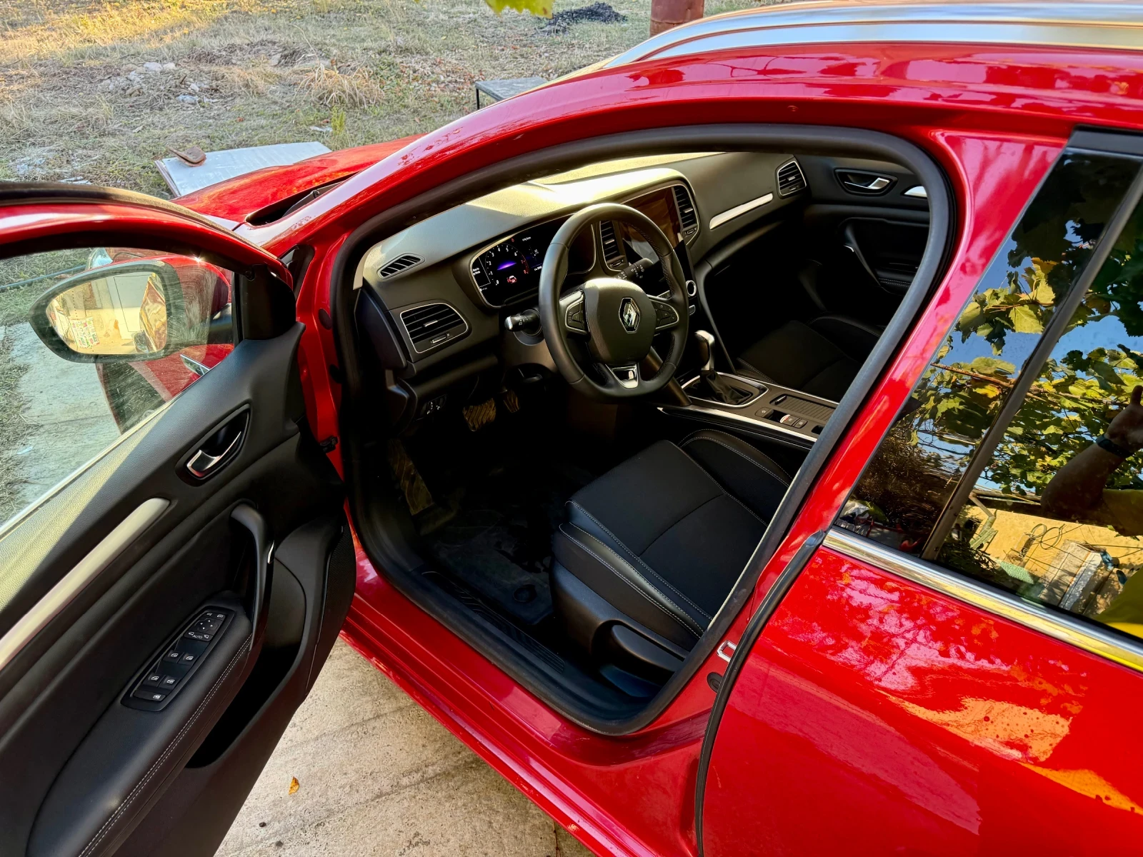 Renault Megane 1.3 TCe Grandtour, снимка 13 - Автомобили и джипове - 56571048