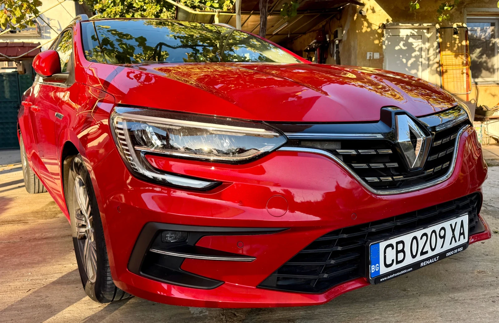 Renault Megane 1.3 TCe Grandtour, снимка 3 - Автомобили и джипове - 56571048