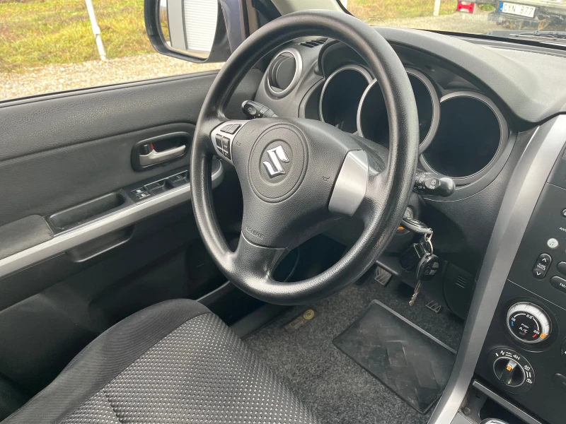 Suzuki Grand vitara 1.9DDiS, снимка 10 - Автомобили и джипове - 53433023