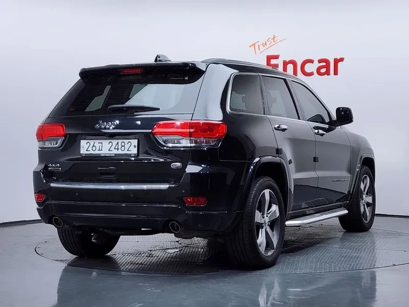 Jeep Cherokee 3.0 DIESEL OVERLAND WK2, снимка 2 - Автомобили и джипове - 54855351