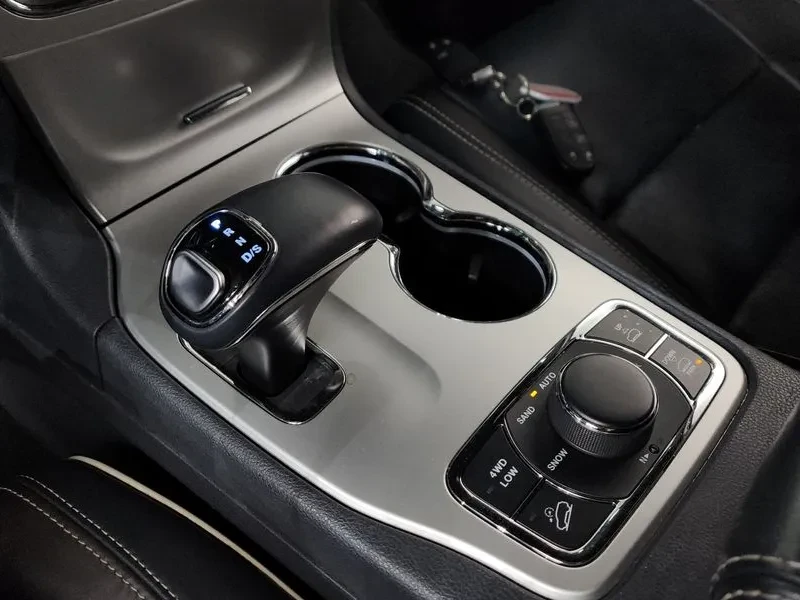 Jeep Cherokee 3.0 DIESEL OVERLAND WK2, снимка 9 - Автомобили и джипове - 54855351