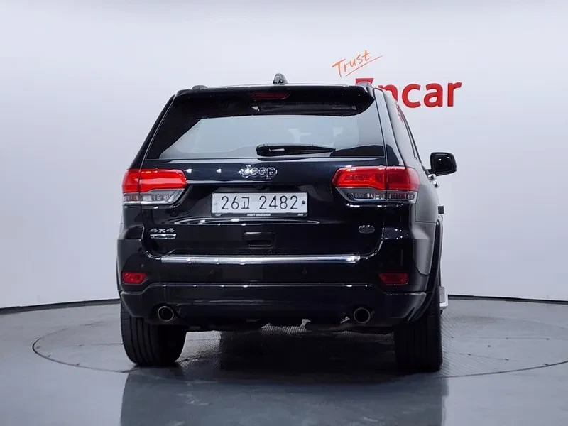 Jeep Cherokee 3.0 DIESEL OVERLAND WK2, снимка 4 - Автомобили и джипове - 54855351