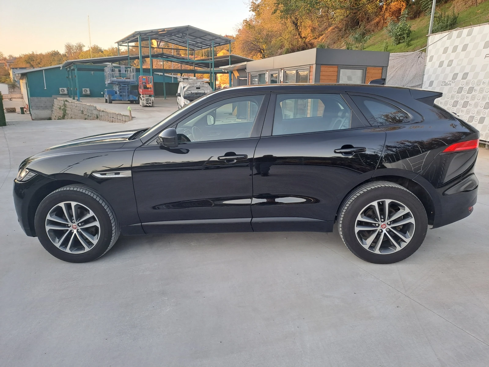 Jaguar F-PACE 2.0d - 180к.с.  AWD / 109 760km - изображение 8