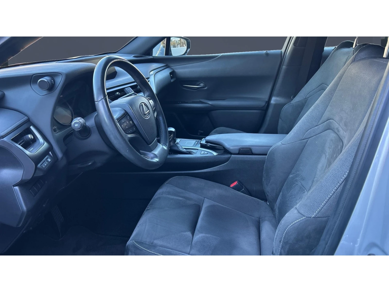 Lexus UX 250h    520 . | Mobile.bg   12