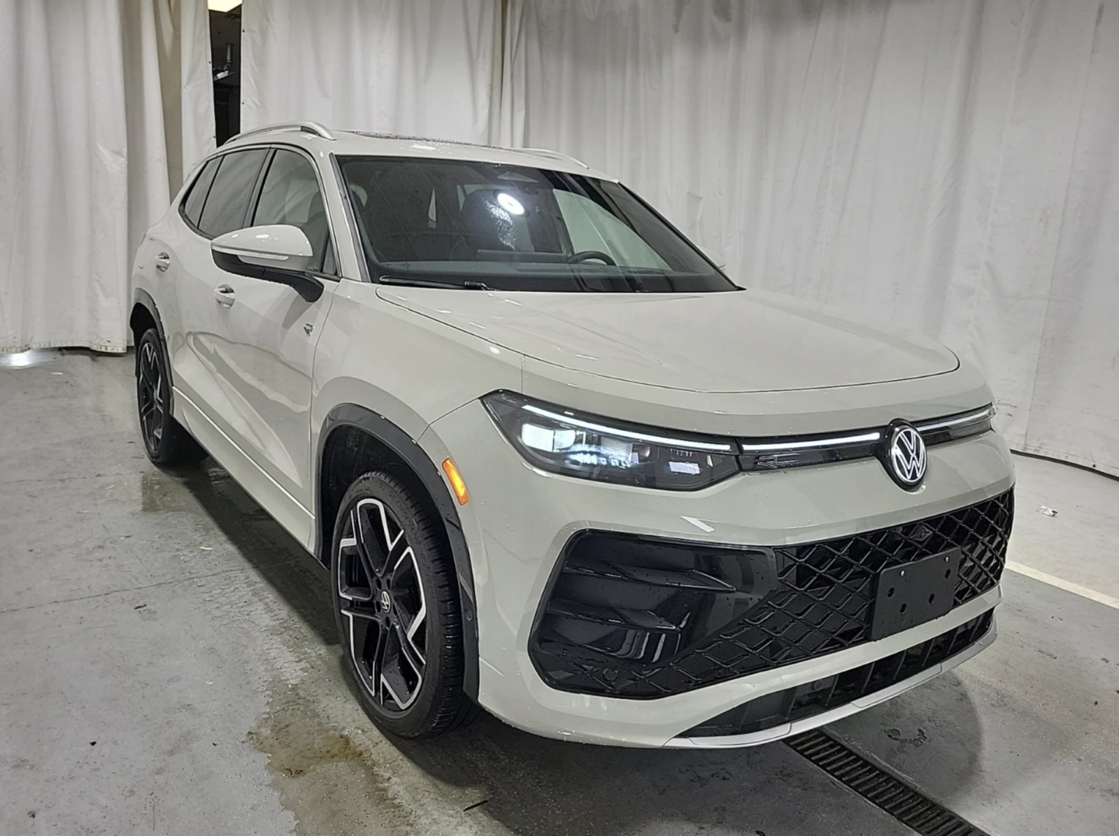 VW Tiguan 2026 Volkswagen TIGUAN HIGHLINE TURBO R-LINE, снимка 3 - Автомобили и джипове - 54882467