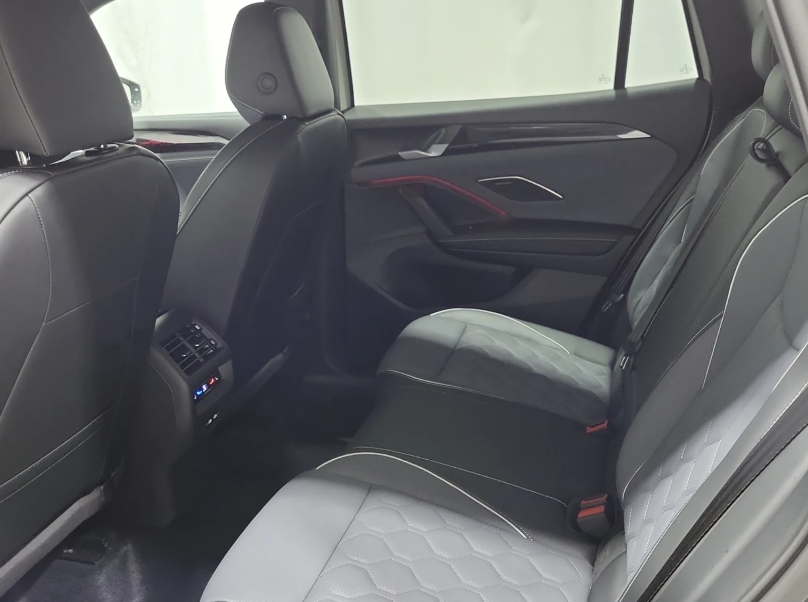 VW Tiguan 2026 Volkswagen TIGUAN HIGHLINE TURBO R-LINE, снимка 11 - Автомобили и джипове - 54882467