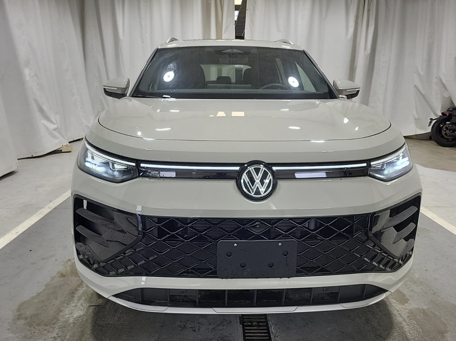 VW Tiguan 2026 Volkswagen TIGUAN HIGHLINE TURBO R-LINE, снимка 2 - Автомобили и джипове - 54882467