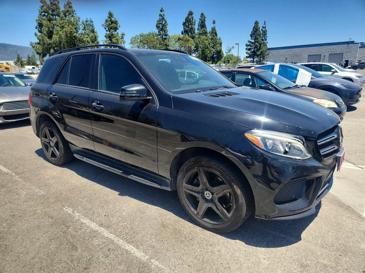 Mercedes-Benz GLE 400 4MATIC* КОЖА* ПОДГРЕВ* ОБДУХВ* HARMAN* PANO, снимка 4 - Автомобили и джипове - 55082183