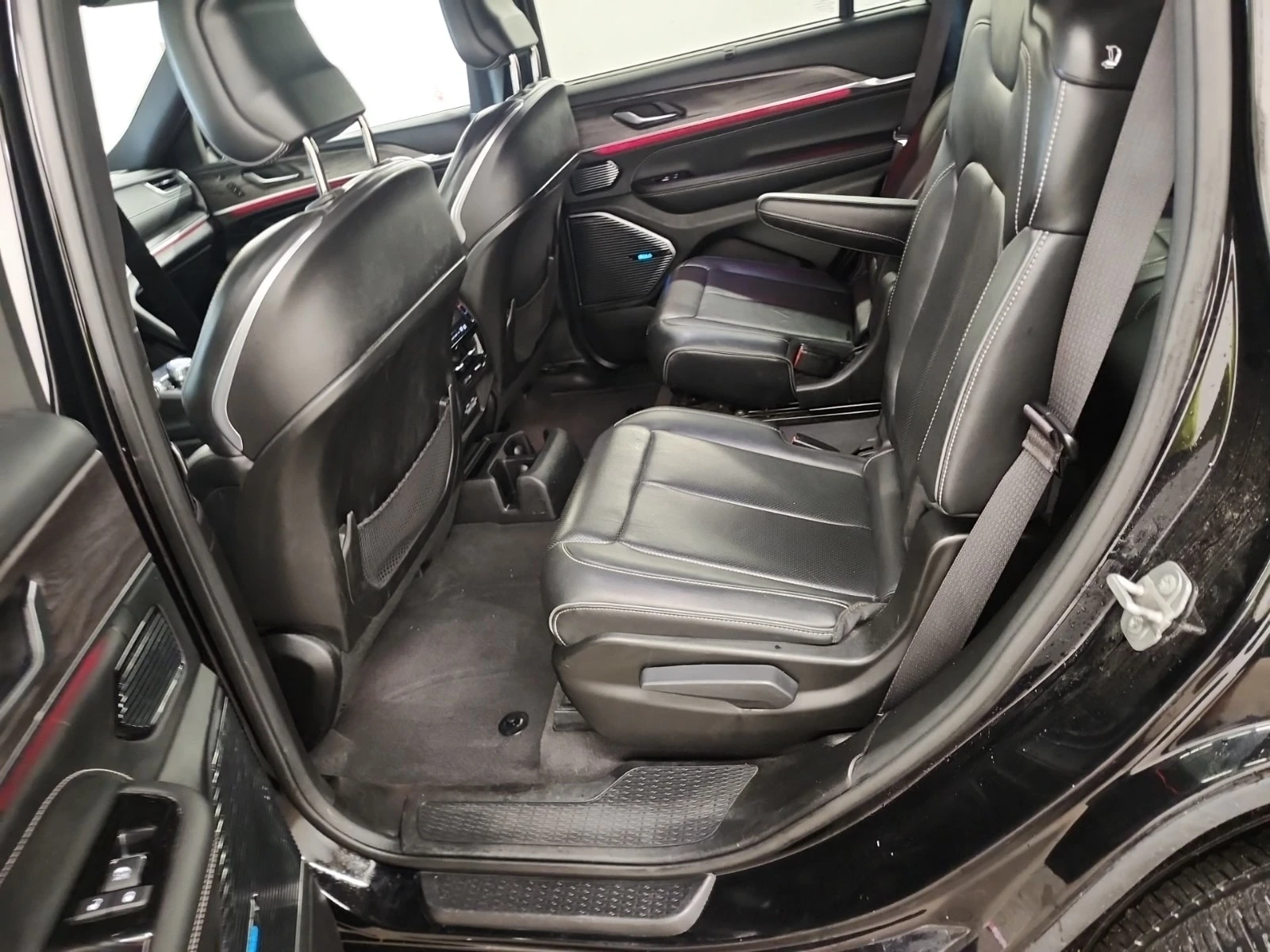 Jeep Grand cherokee 5.7 V8 * OVERLAND * 4WD * CARFAX * , снимка 12 - Автомобили и джипове - 56081856