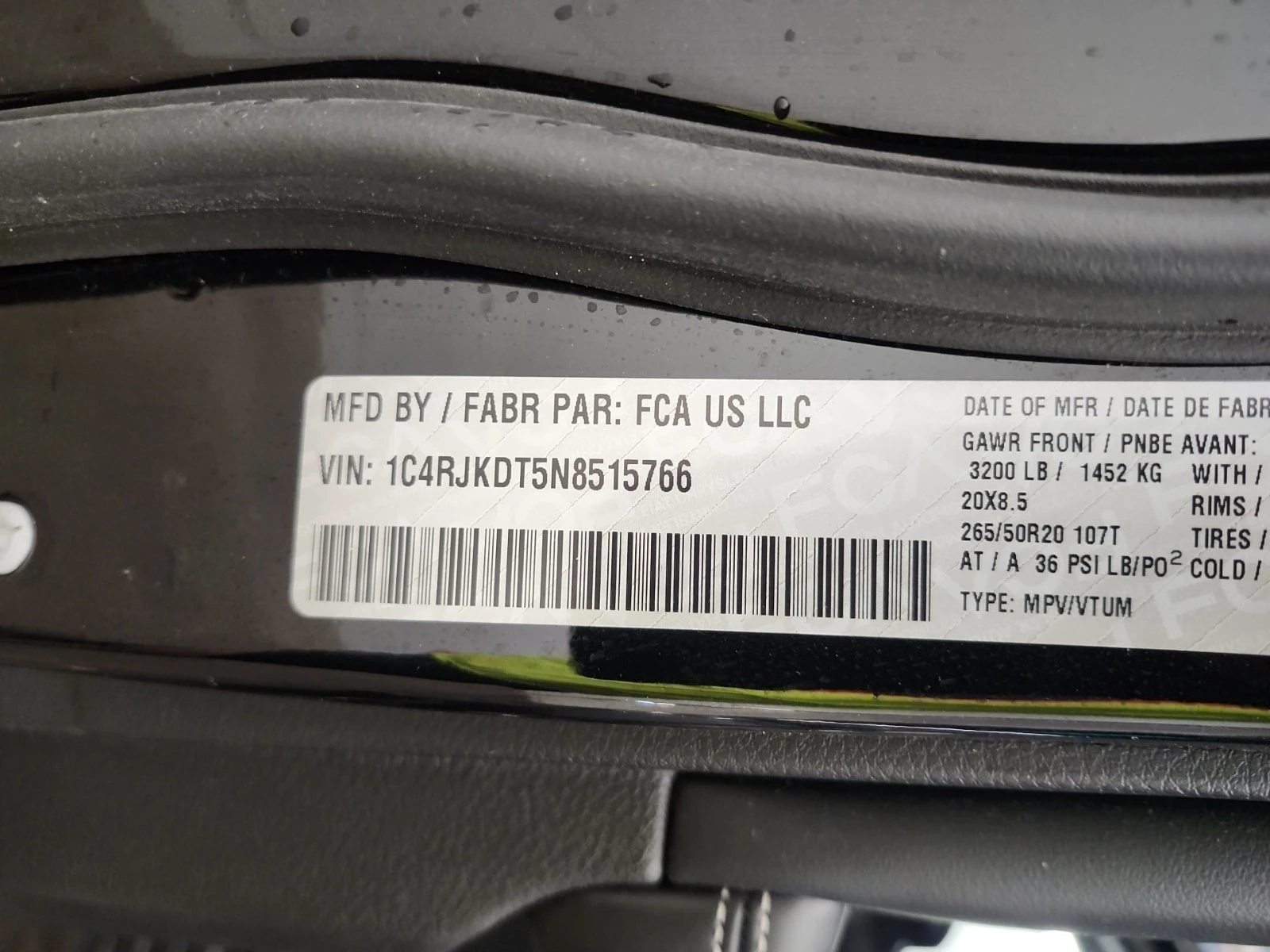 Jeep Grand cherokee 5.7 V8 * OVERLAND * 4WD * CARFAX * , снимка 15 - Автомобили и джипове - 56081856