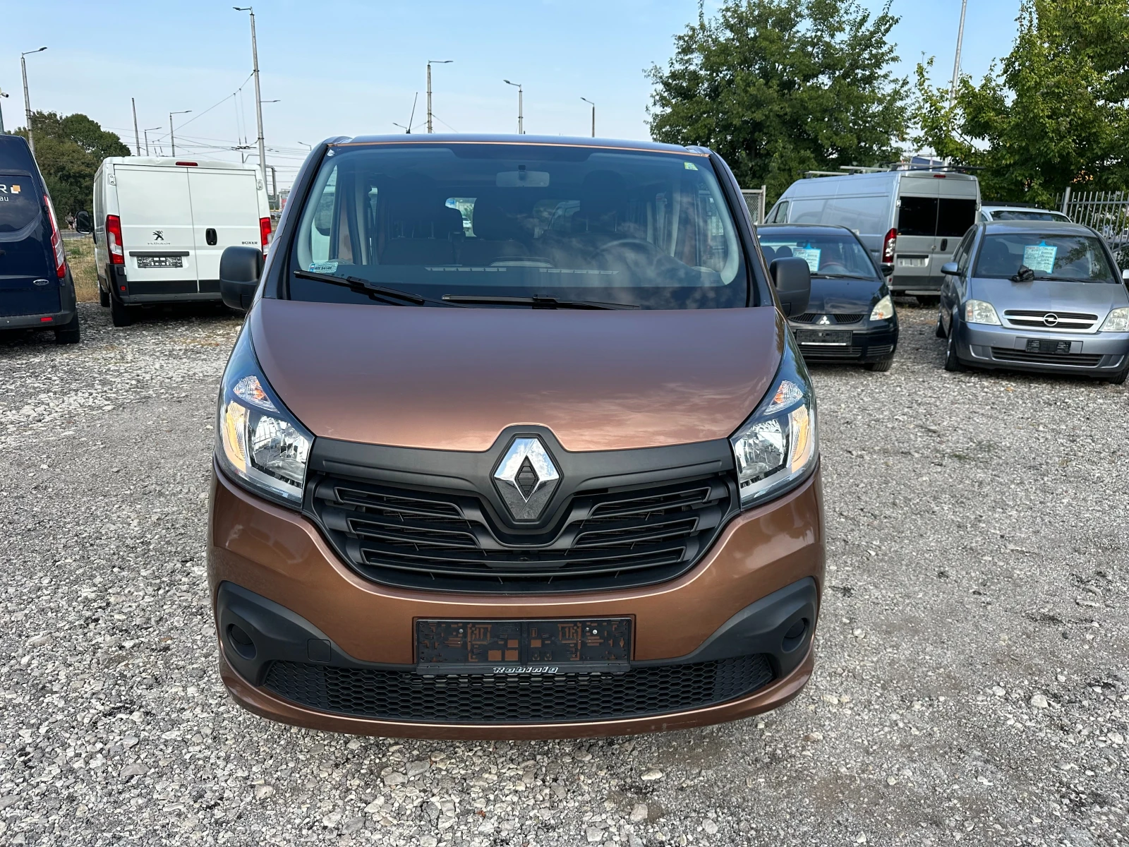 Renault Trafic 1.6DCI 95kc EURO6 - изображение 8