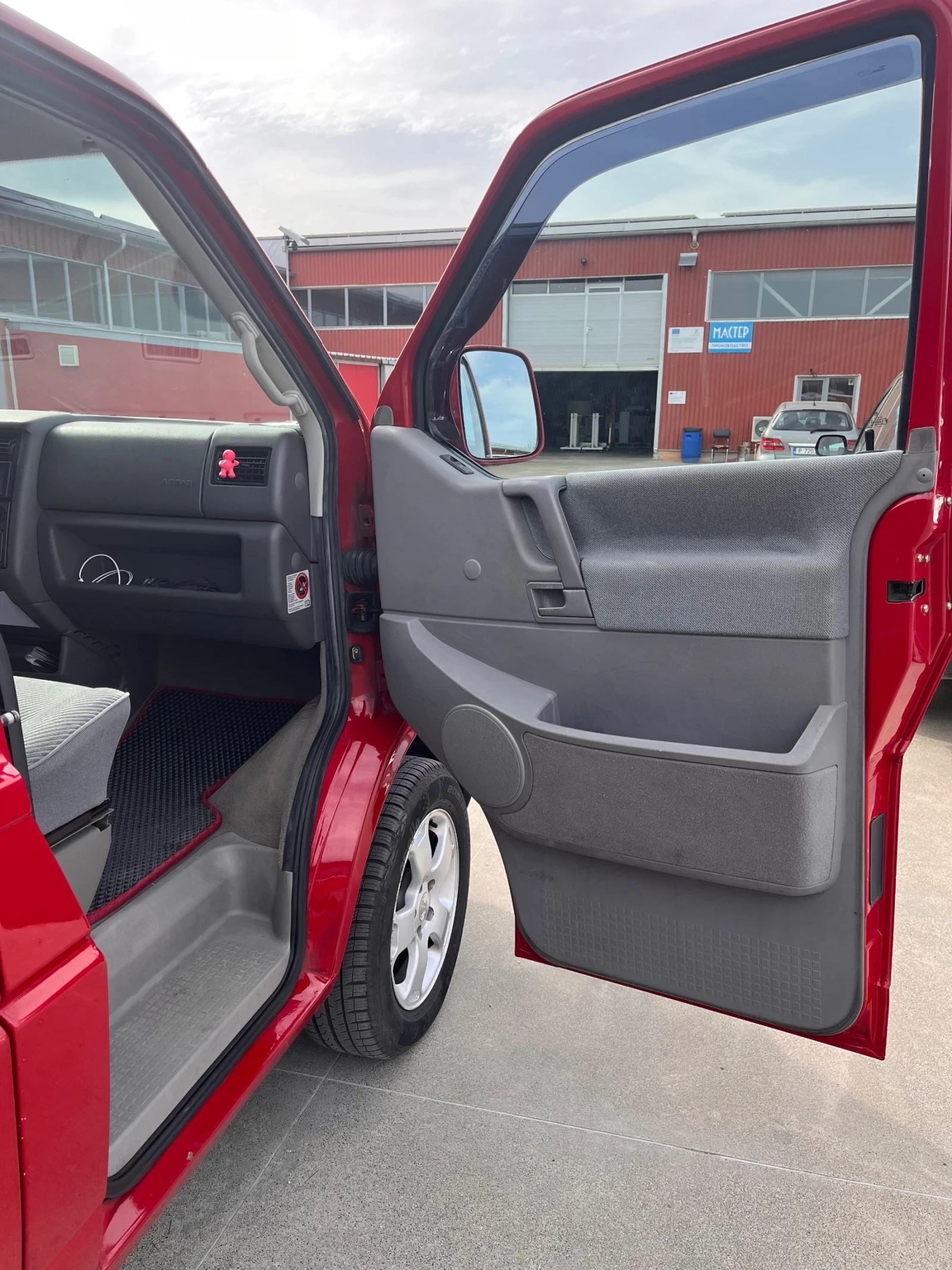 VW Caravelle, снимка 12 - Бусове и автобуси - 54721278