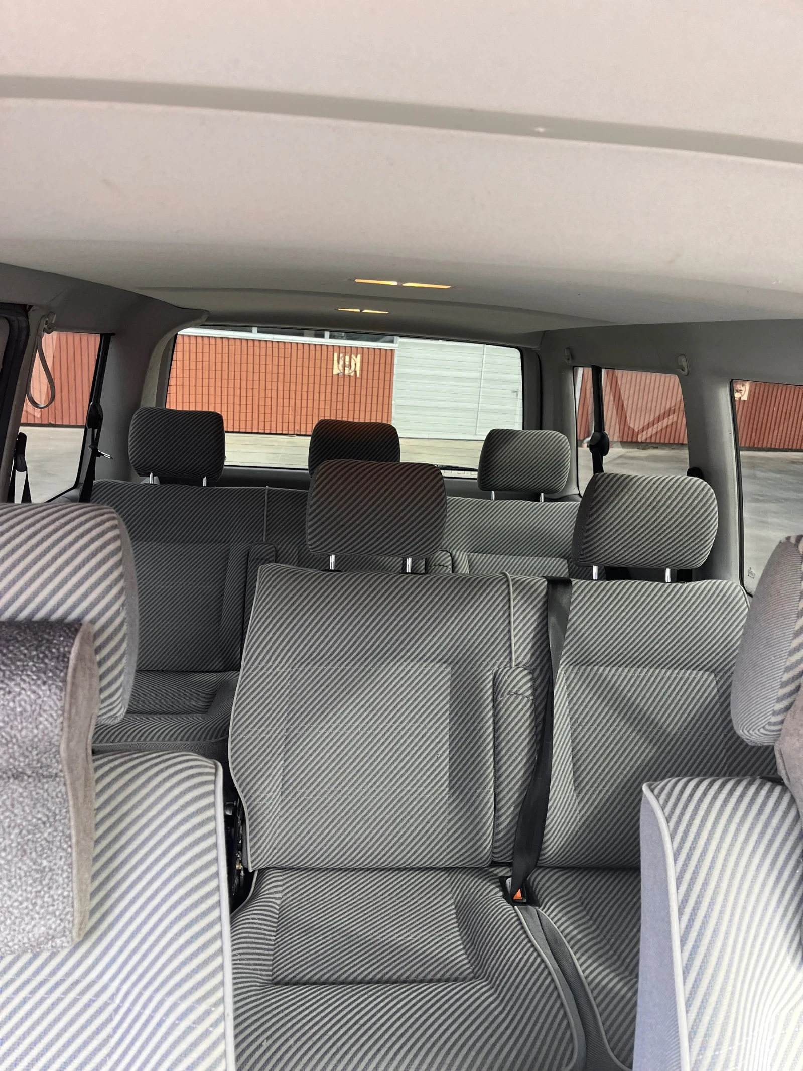VW Caravelle, снимка 13 - Бусове и автобуси - 54721278