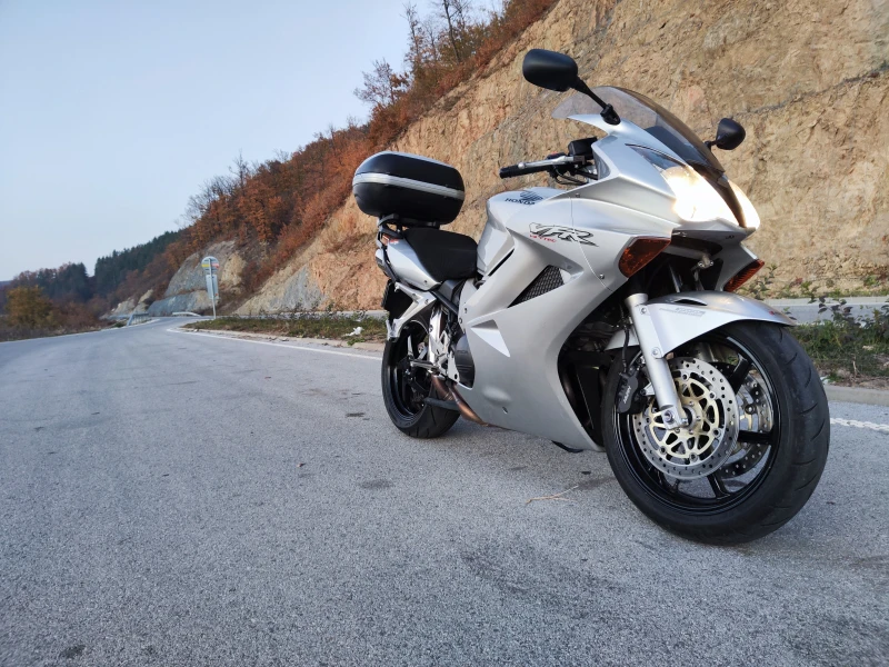 Honda Vfr 800, снимка 3 - Мотоциклети и мототехника - 51343042