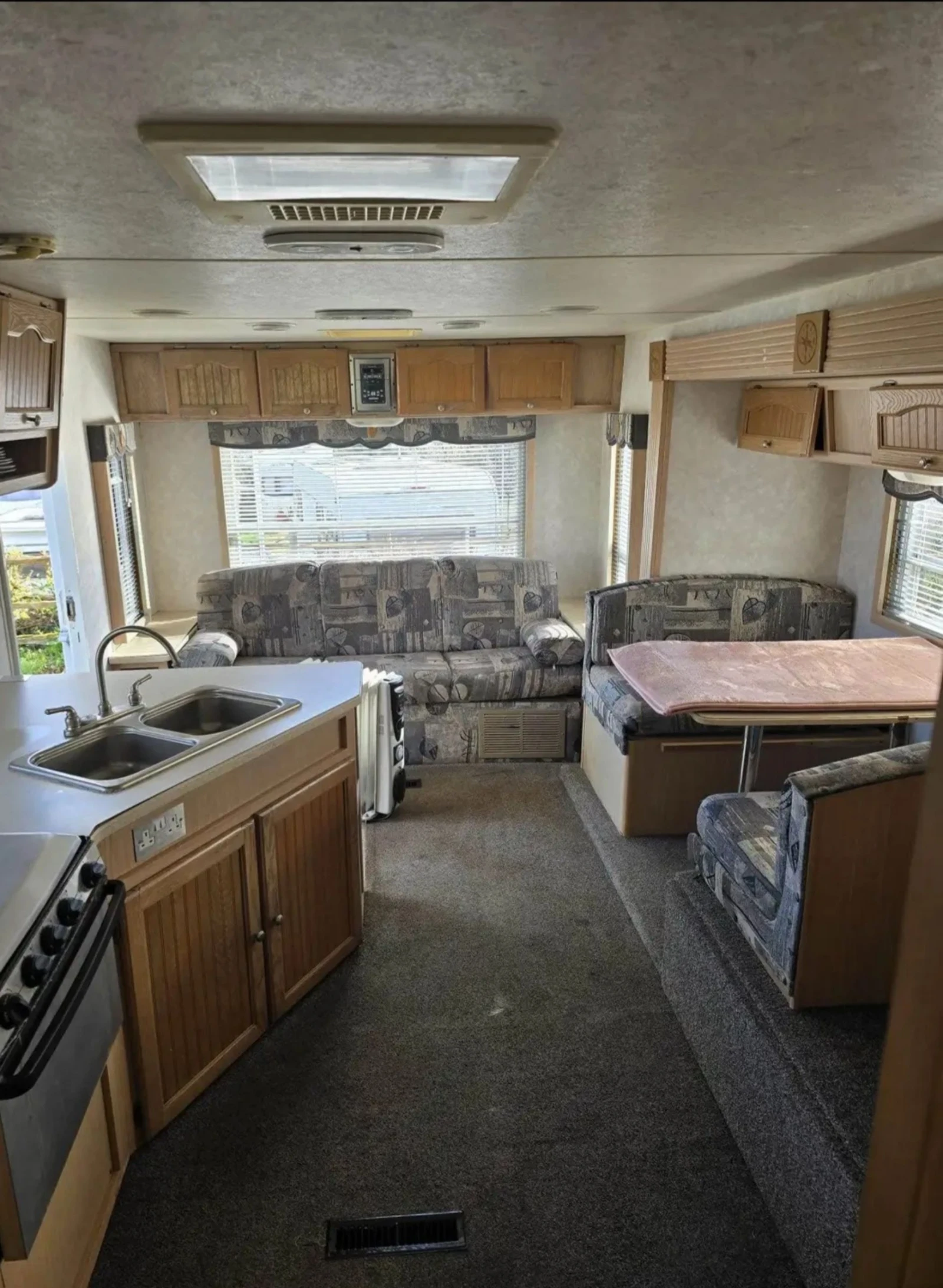 Каравана Други Американска каравана , снимка 5 - Каравани и кемпери - 54809660