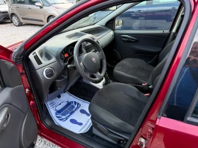 Fiat Punto 1.2 КЛИМАТИК РЕАЛНИ КИЛОМЕТРИ, снимка 9