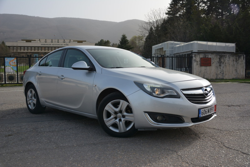 Opel Insignia 2.0 CDTI Facelift, снимка 7 - Автомобили и джипове - 45873117