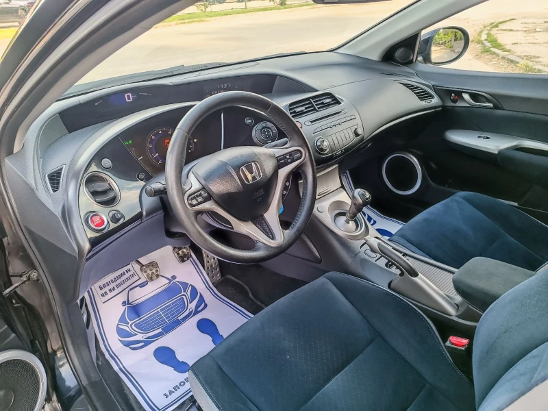 Honda Civic 1.8i-140кс-ШВЕЙЦАРИЯ-РЪЧКА-6ск, снимка 9 - Автомобили и джипове - 50627213
