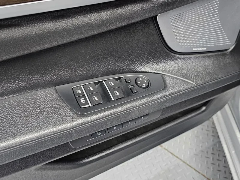 BMW 730, снимка 14 - Автомобили и джипове - 54600926