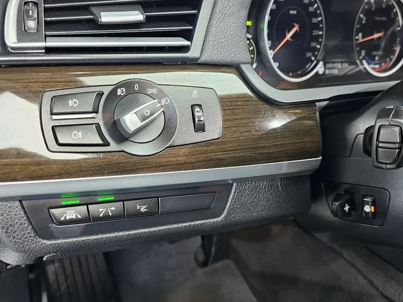 BMW 730, снимка 15 - Автомобили и джипове - 54600926
