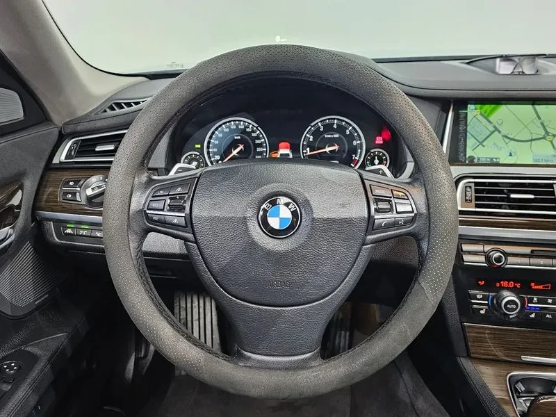 BMW 730, снимка 16 - Автомобили и джипове - 54600926