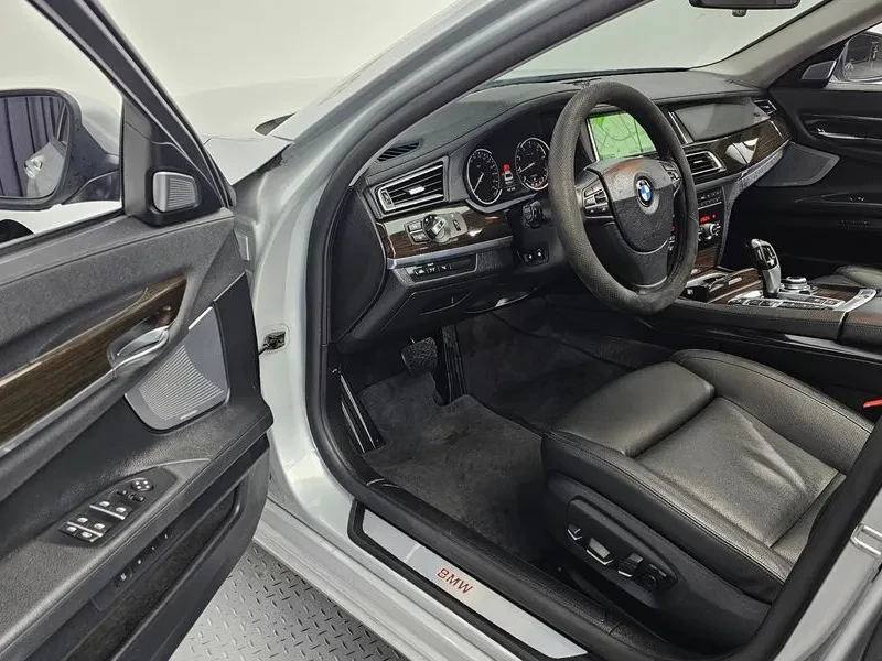 BMW 730, снимка 13 - Автомобили и джипове - 54600926