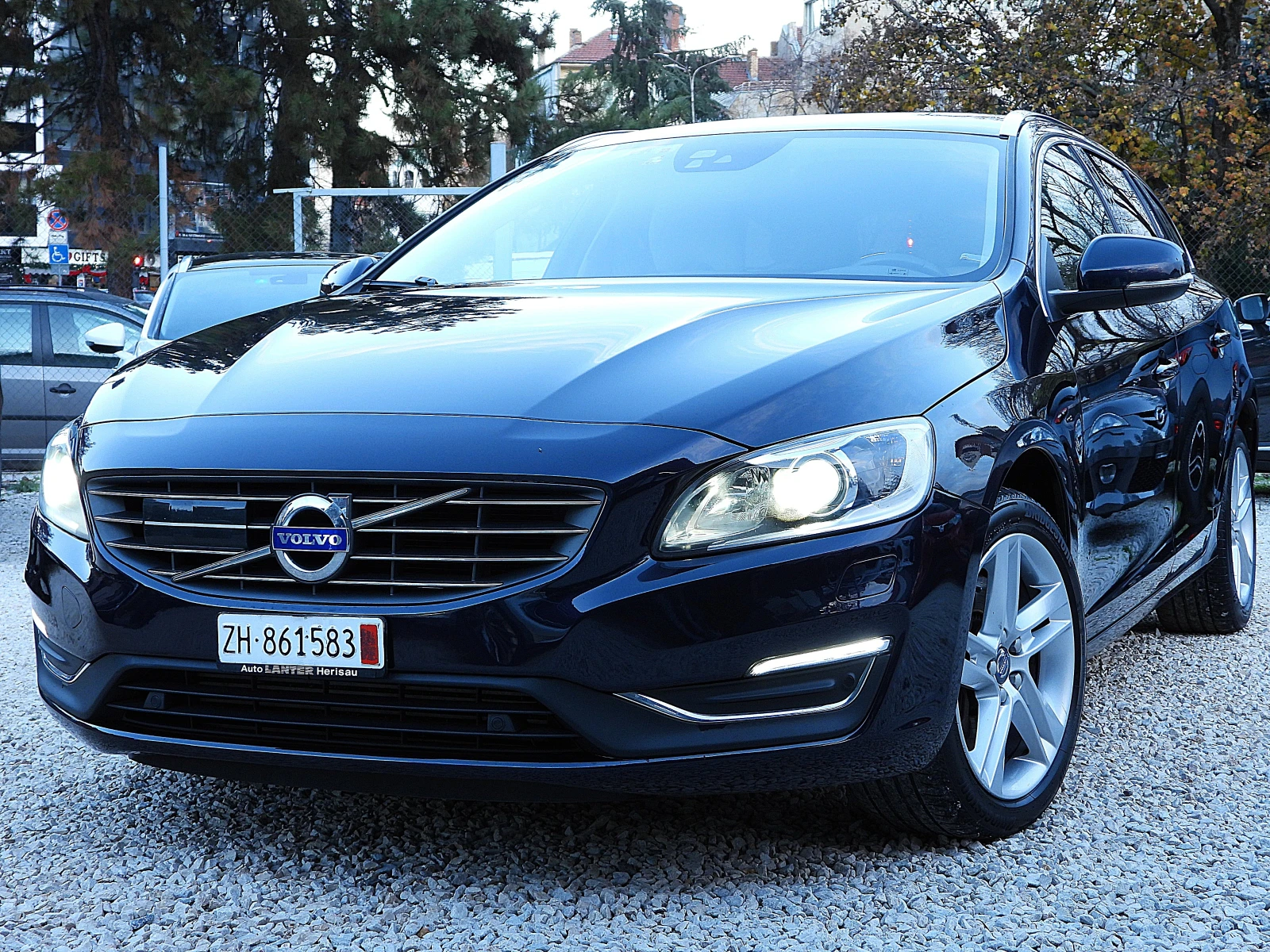 Volvo V60 2.0ШВЕЙЦАРИЯ-ДИСТРОНИК/КОЖА/НАВИ/LANE ASSIST/BLISS, снимка 1