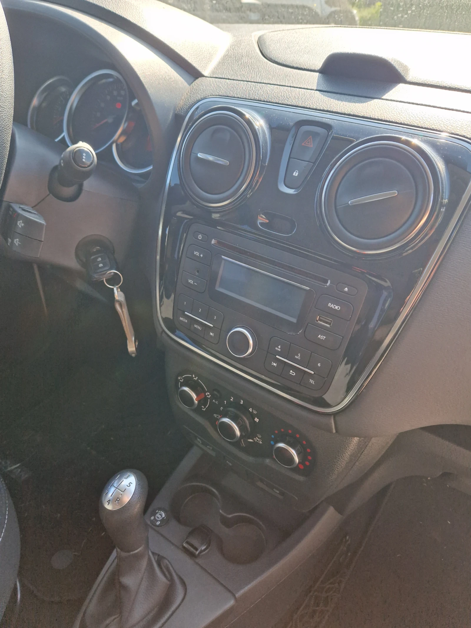 Dacia Lodgy 1.6  бензин газ - изображение 6