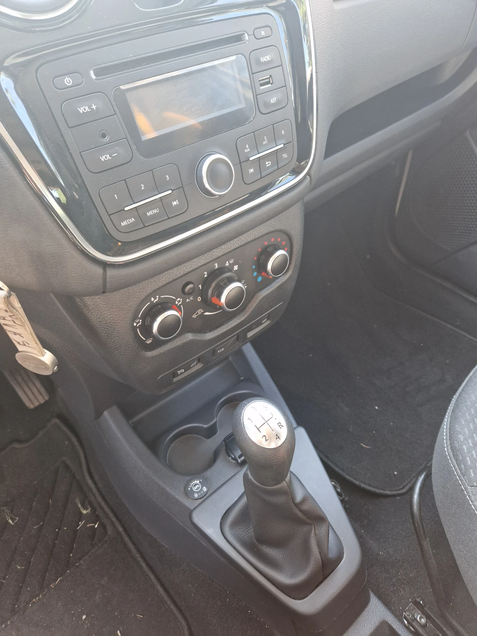 Dacia Lodgy 1.6  бензин газ - изображение 9