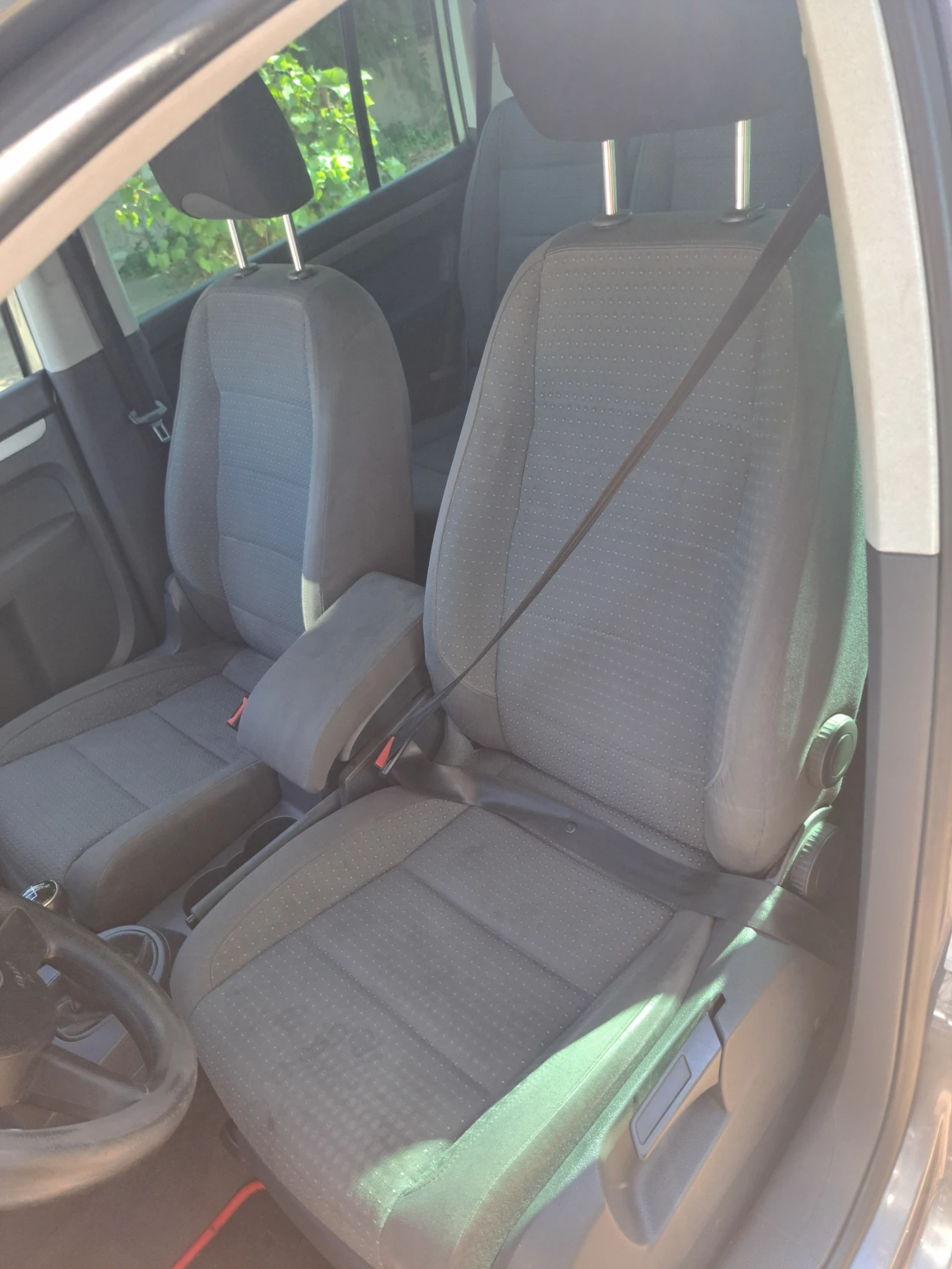 VW Touran 2.0 TDI - изображение 9