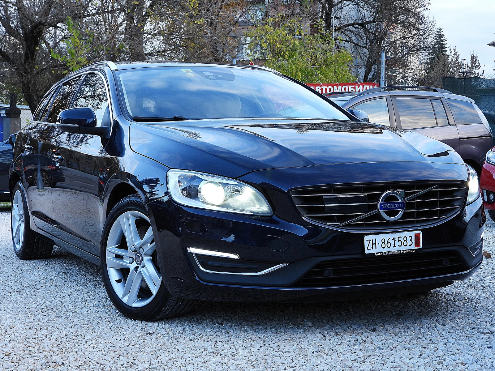 Volvo V60 2.0ШВЕЙЦАРИЯ-ДИСТРОНИК/КОЖА/НАВИ/LANE ASSIST/BLISS - изображение 3