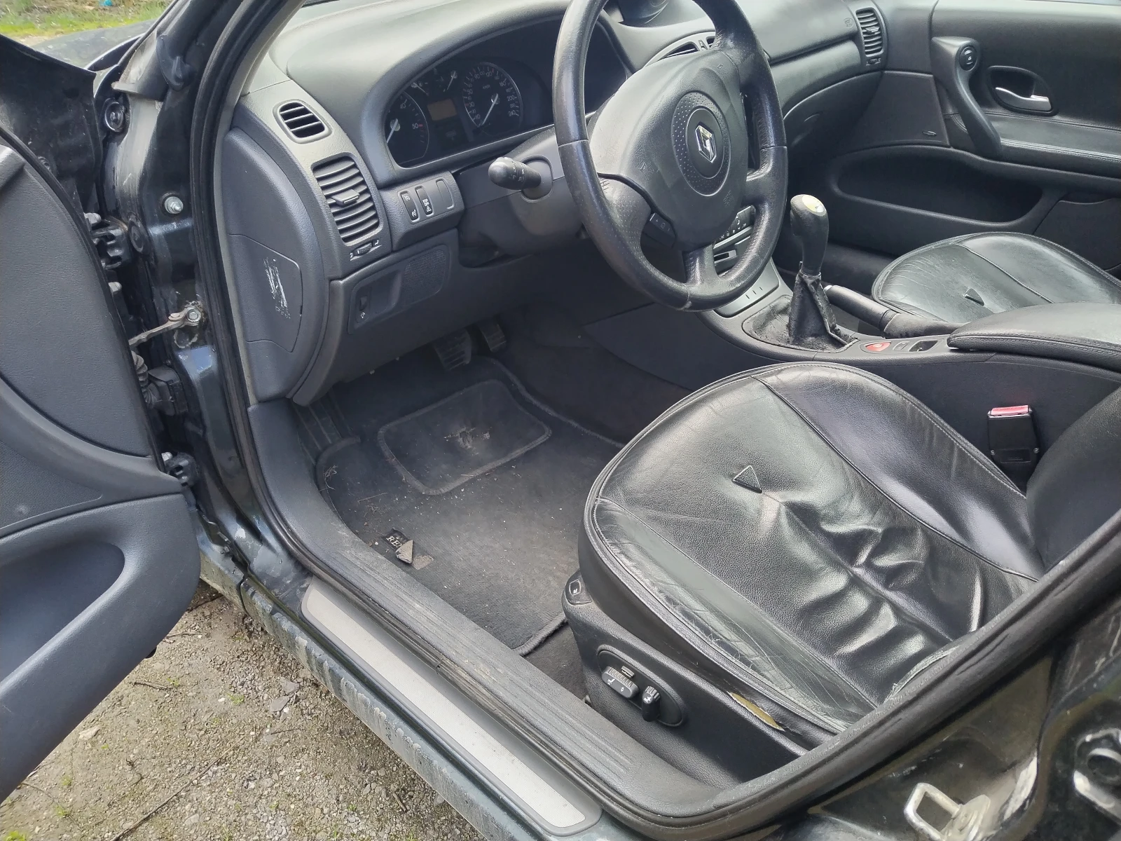 Renault Laguna 2.2dci, снимка 5 - Автомобили и джипове - 54235086