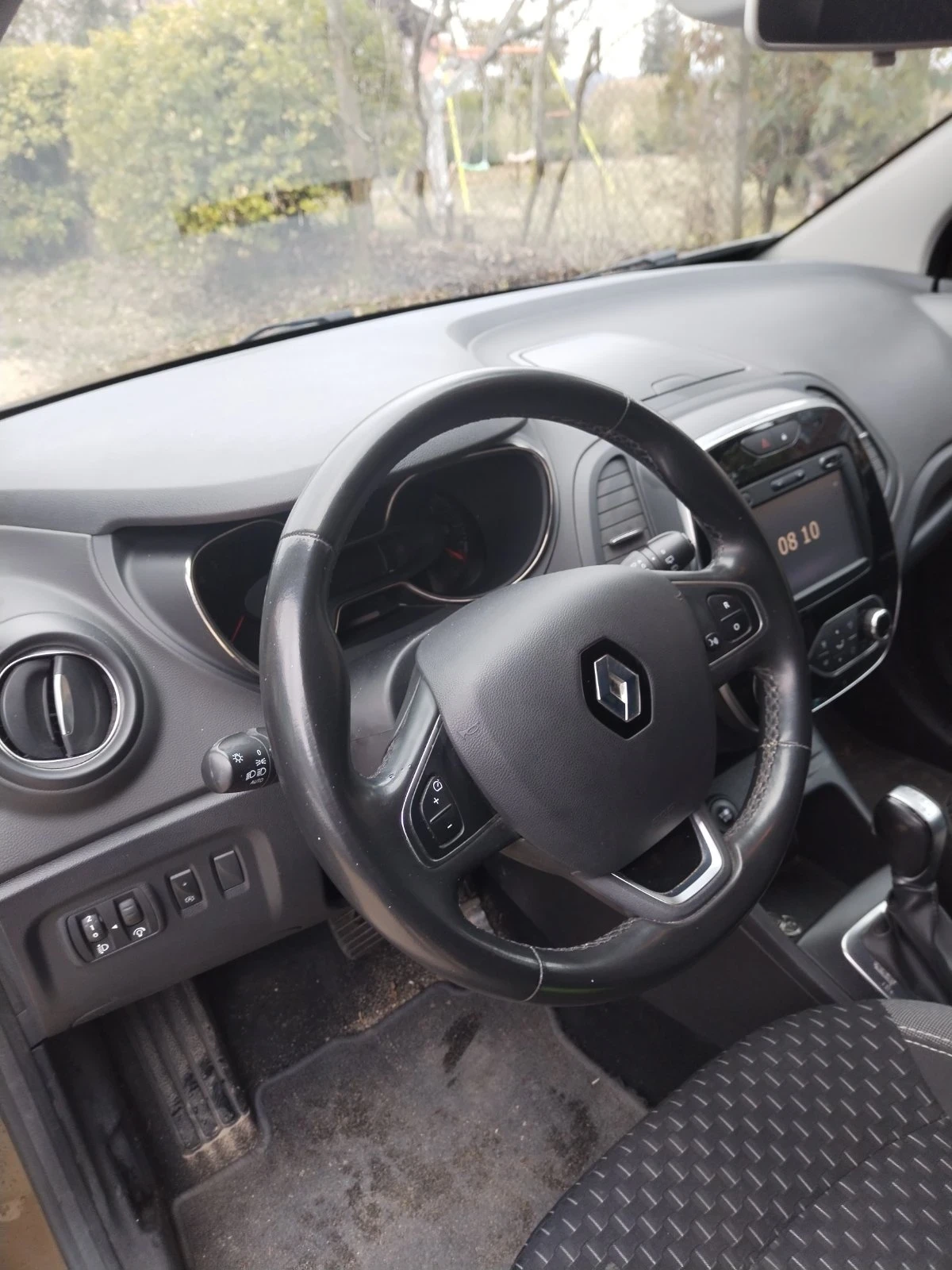 Renault Captur, снимка 5 - Автомобили и джипове - 53859036