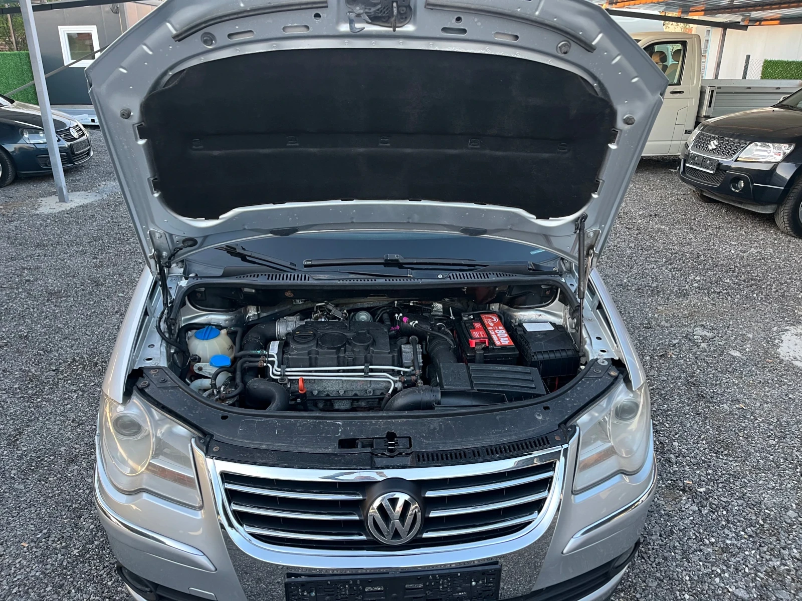 VW Touran 2.0TDI BMM, снимка 13 - Автомобили и джипове - 54295577