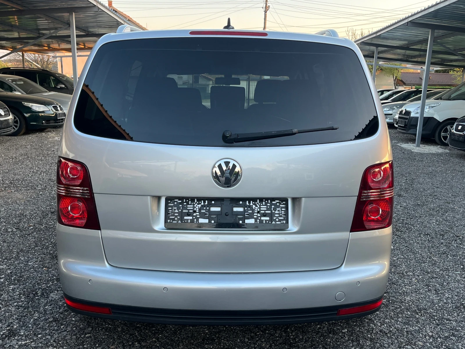 VW Touran 2.0TDI BMM, снимка 8 - Автомобили и джипове - 54295577