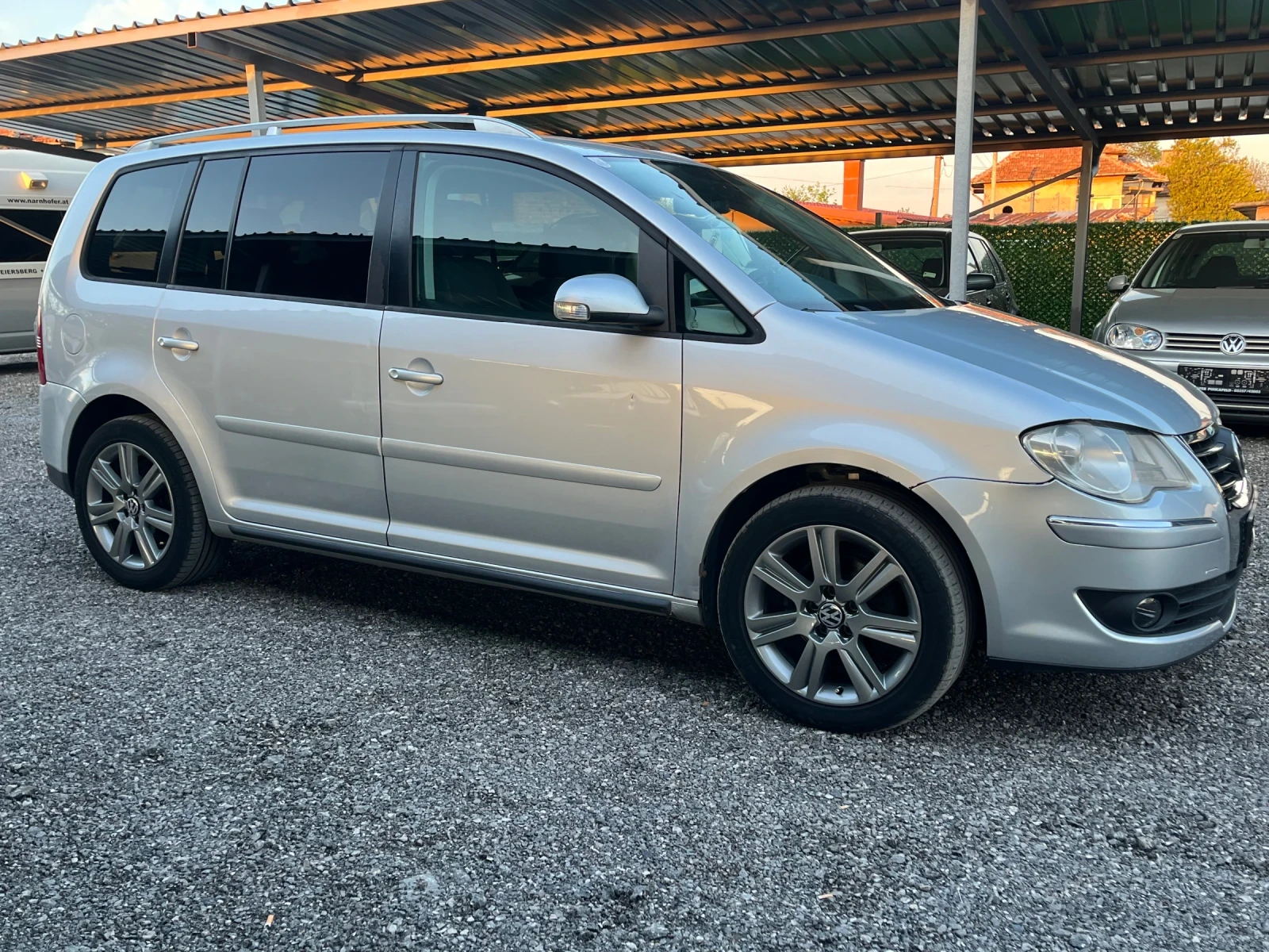 VW Touran 2.0TDI BMM, снимка 2 - Автомобили и джипове - 54295577
