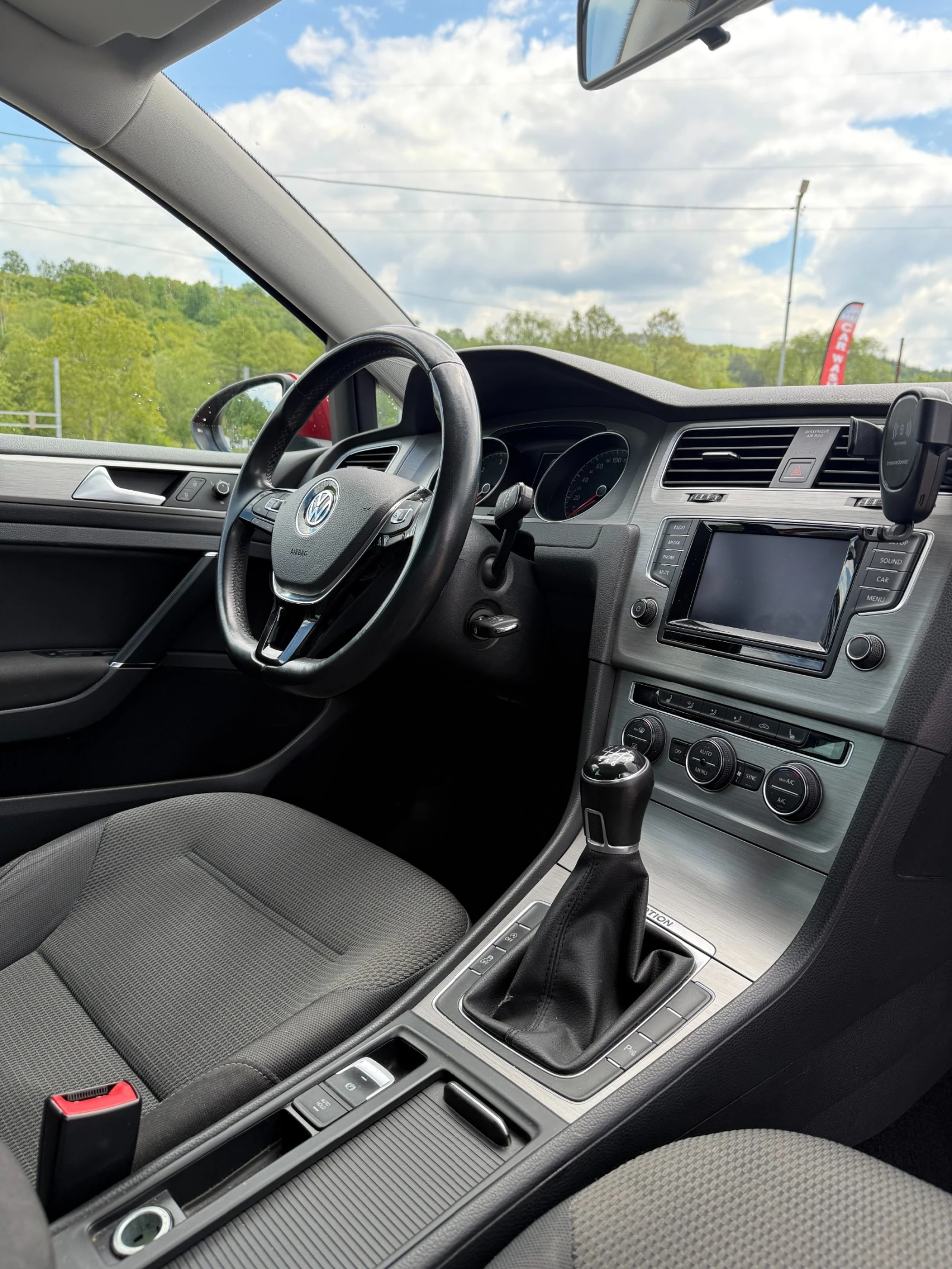 VW Golf 1.6 TDI, снимка 6 - Автомобили и джипове - 54439511