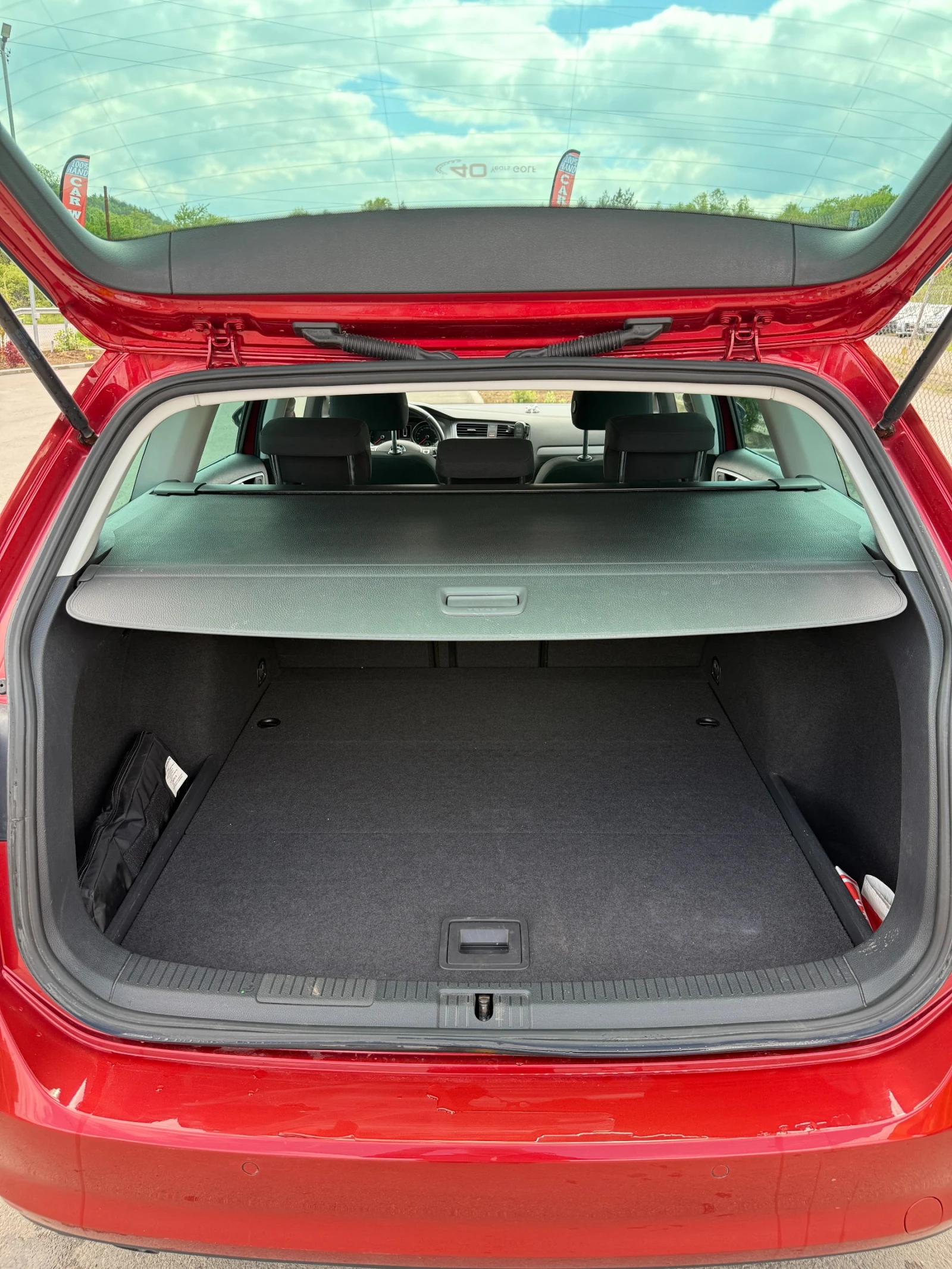 VW Golf 1.6 TDI, снимка 8 - Автомобили и джипове - 54439511