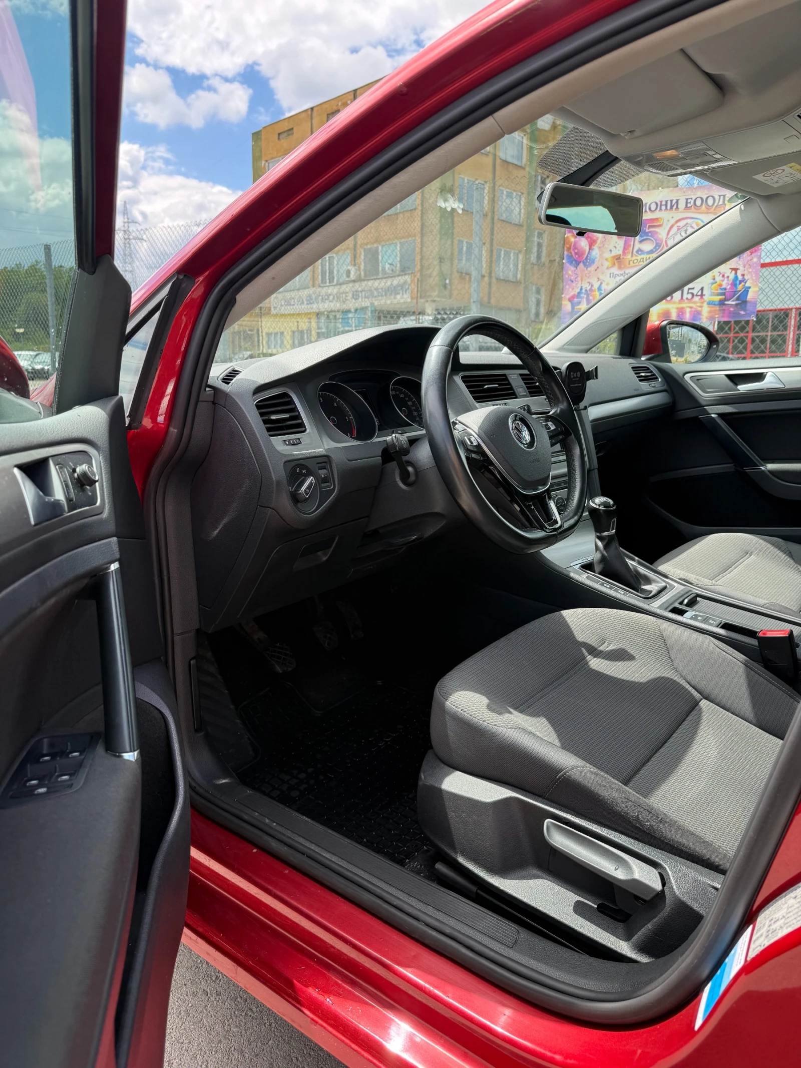 VW Golf 1.6 TDI, снимка 10 - Автомобили и джипове - 54439511