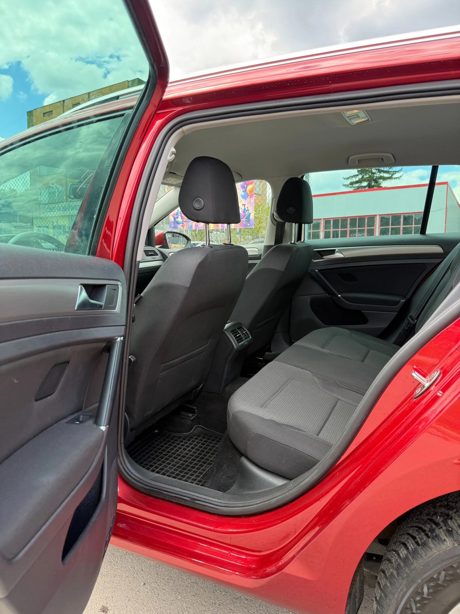 VW Golf 1.6 TDI, снимка 9 - Автомобили и джипове - 54439511